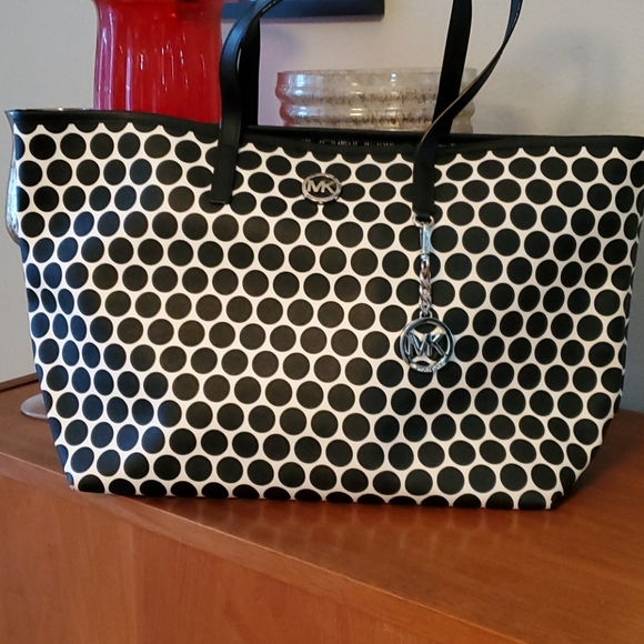 Michael Kors Handbags - Michael Kors tote